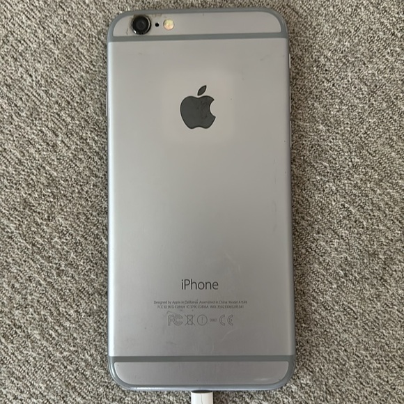 iPhone 6 - Picture 2 of 3